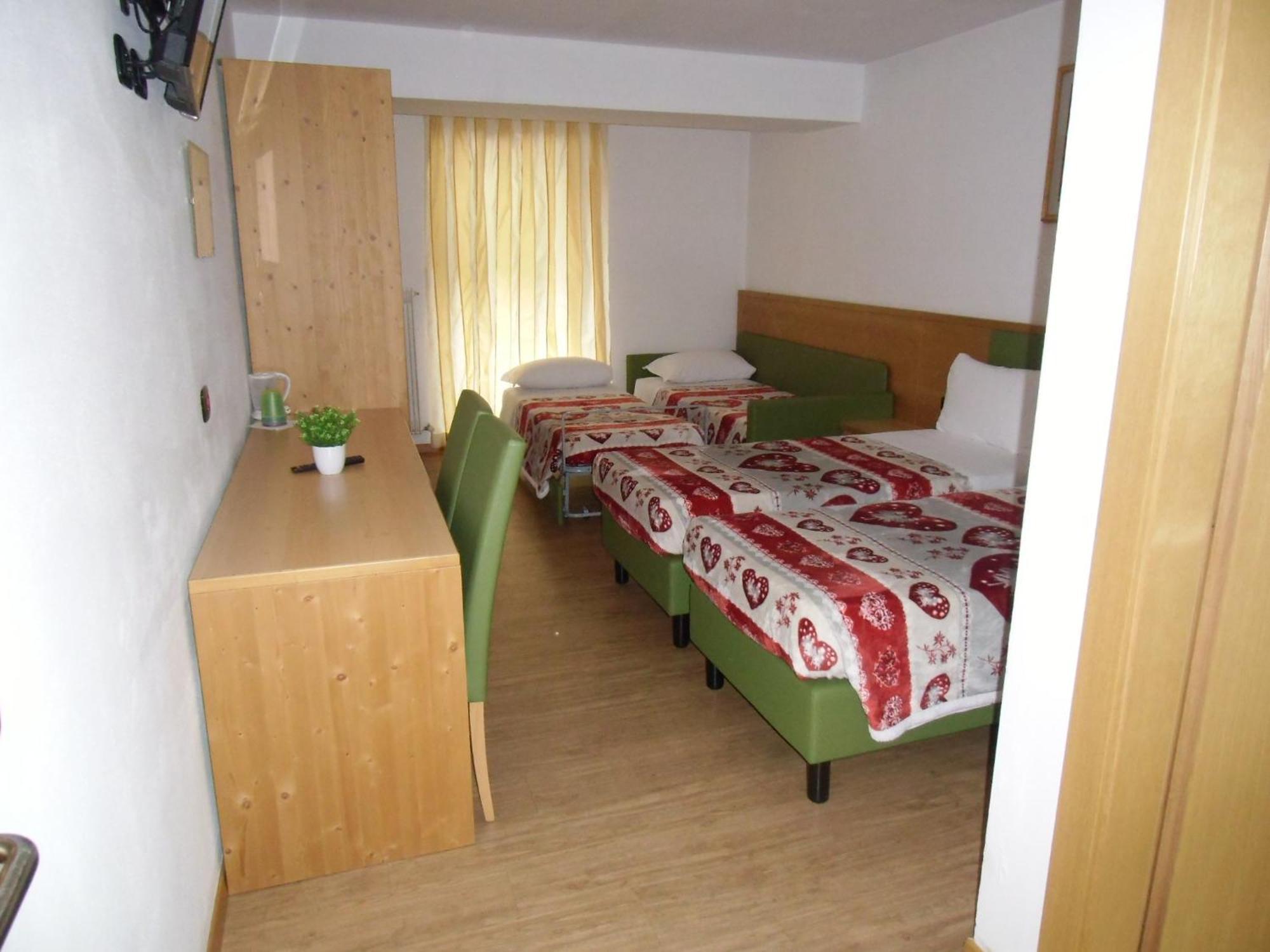 Garni Festil Hotel Campitello di Fassa Buitenkant foto
