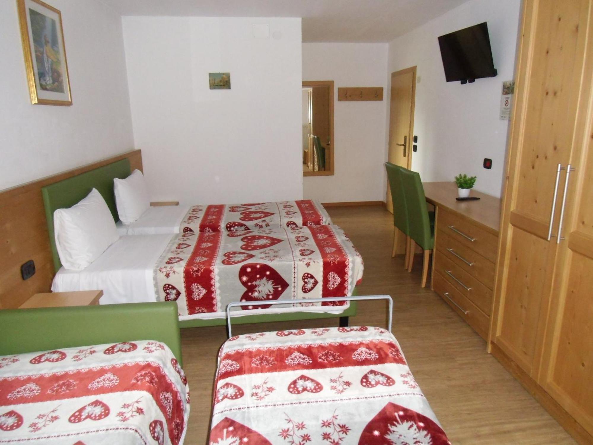 Garni Festil Hotel Campitello di Fassa Buitenkant foto